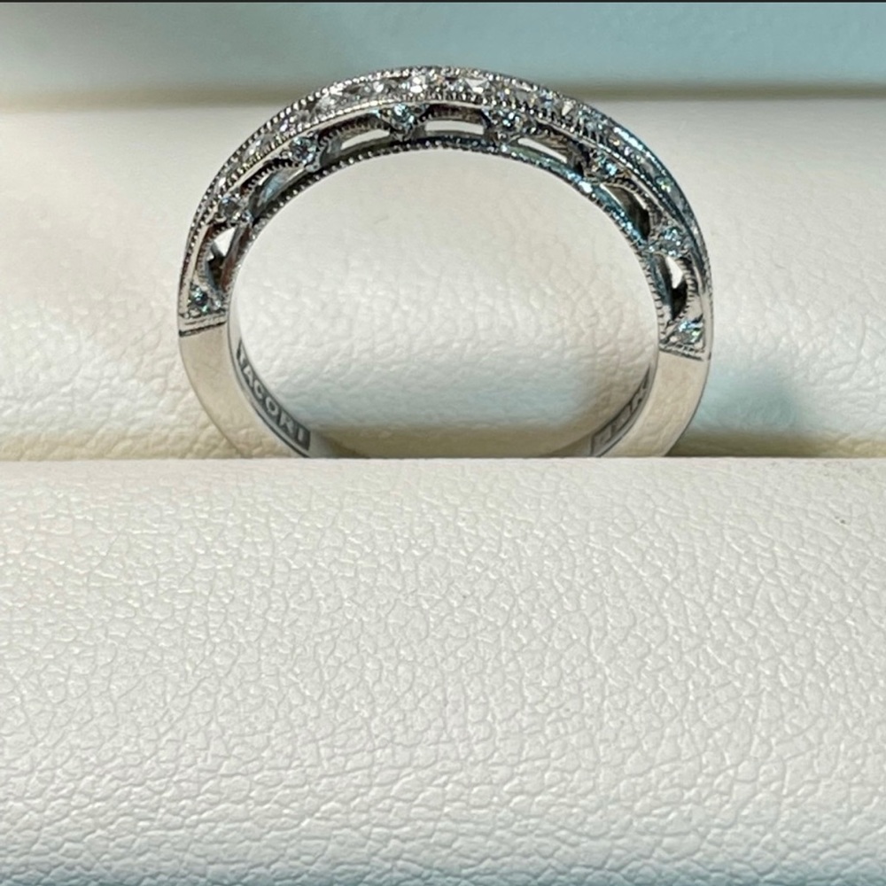 Tacori Reverse Crescent 18k Diamond Wedding Band